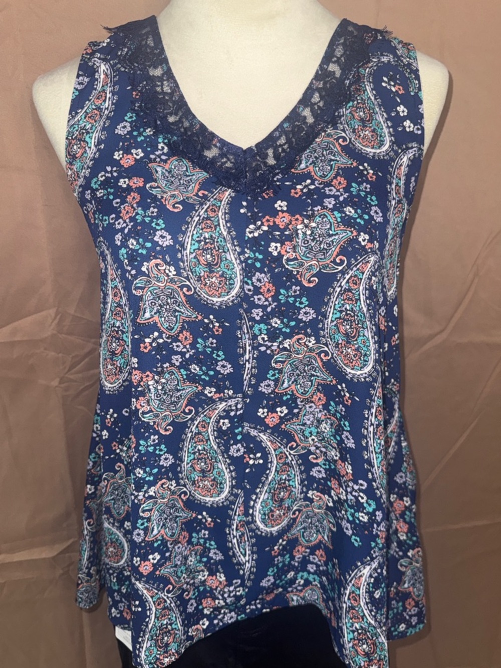 NWOT Ariat Navy Paisley Lace-Trim V-Neck Camisole Small